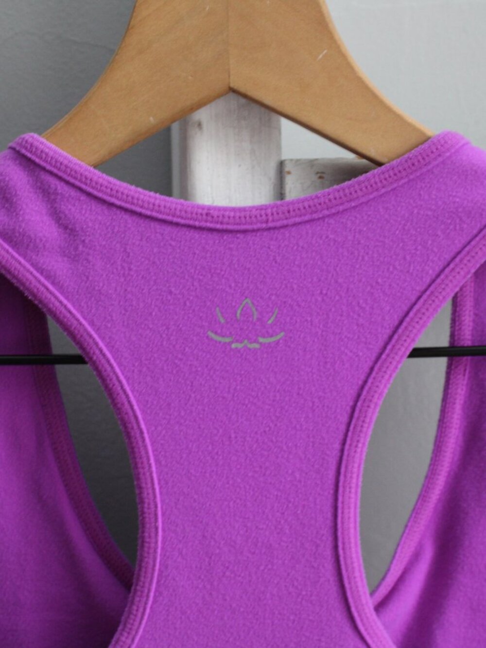 Beyond Yoga Vibrant Purple Racerback Tank with Built Self Shelf Bra Size Large - Picture 3 of 4